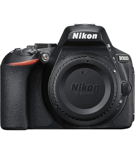 Nikon D5600+NIKKOR 18-55ｍｍ F3.5-5.6G VR Amazon.com : Nikon D5600 DSLR Camera with 18-55mm VR and 70